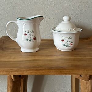 Pfaltzgraff Winterberry Sugar and Creamer Set, 2-Piece, Multicolor